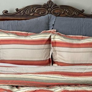 Pottery Barn full/queen duvet and shams beautiful condition. Heavy cotton.